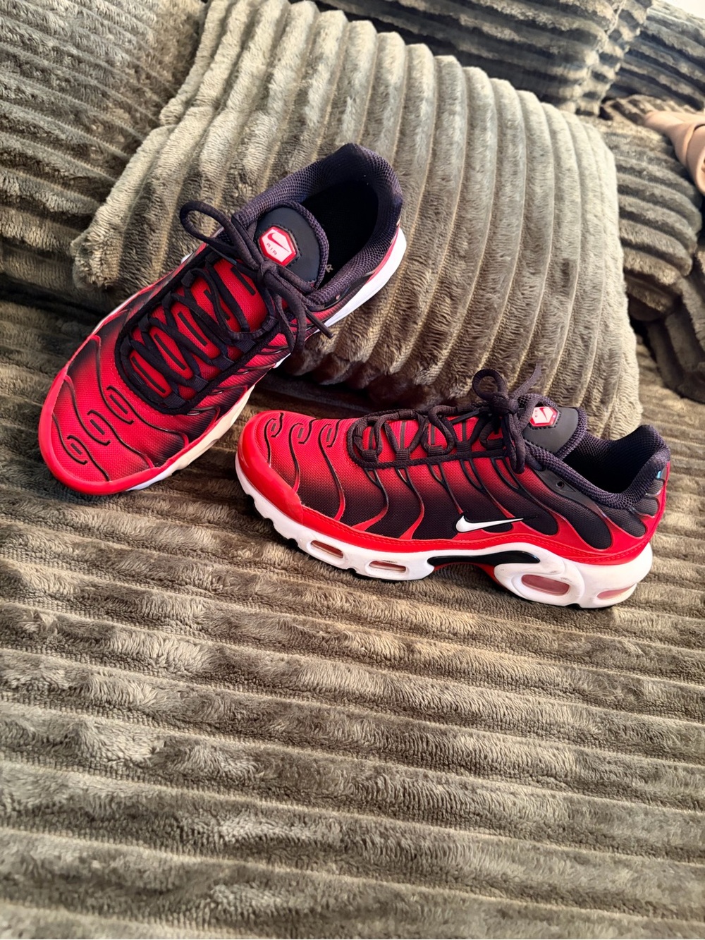 Nike Air Max Plus. Red and Black Low-Top Sneakers Size 7.5